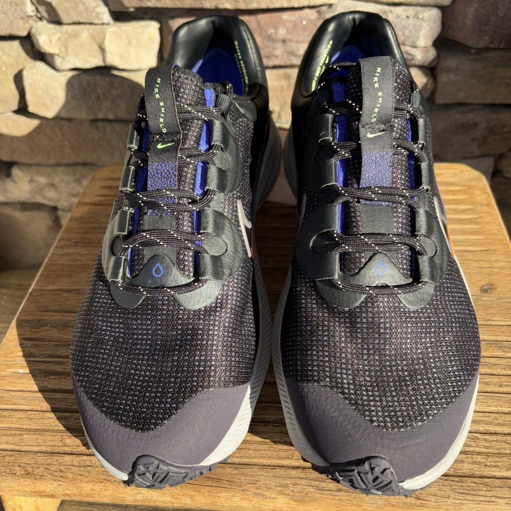 Women's Nike Shield  Air Zoom Size 9 Black/Grey Water Repellent Wet Traction